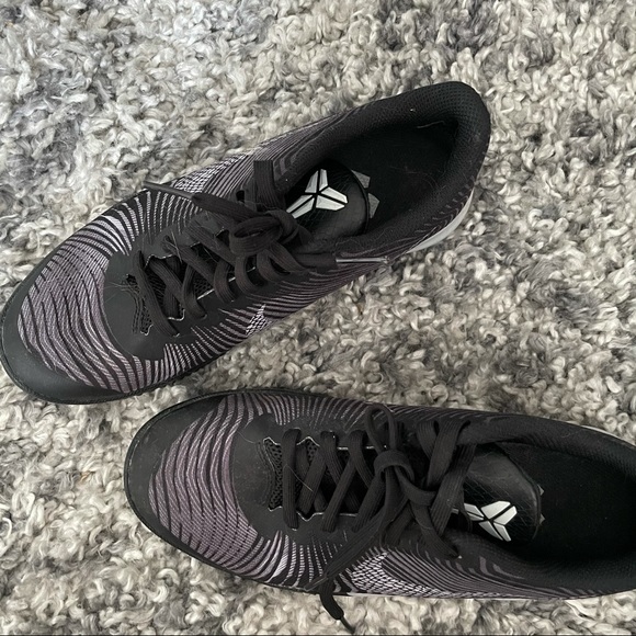Kobe Bryant Nike sneakers - Picture 2 of 3